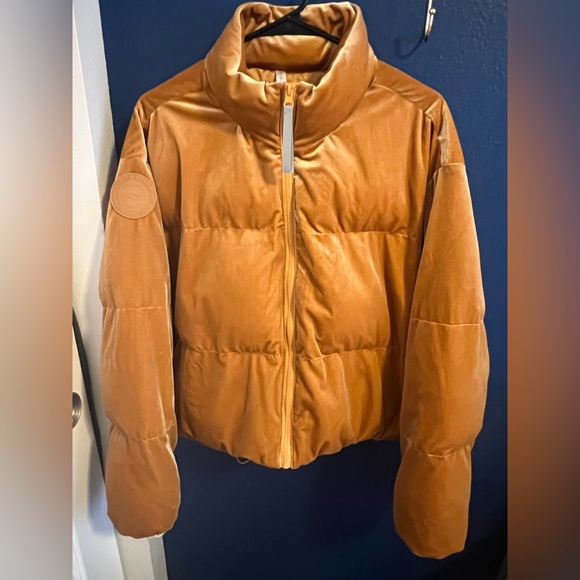 Fabletics Puffer Jacket - Picture 6 of 7